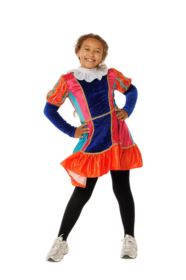 Meisje in het Pietenjurkje van De Club van Sinterklaas, van top tot teen